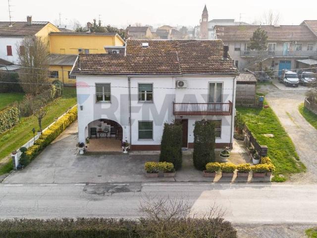 Villa Indipendente in vendita a Polesine Zibello, Busseto