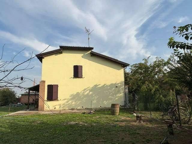 Villa Indipendente in vendita a Contrada della Chiesa, Busseto