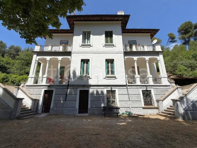 Villa Indipendente in vendita a Bussi Sul Tirino, Abruzzo