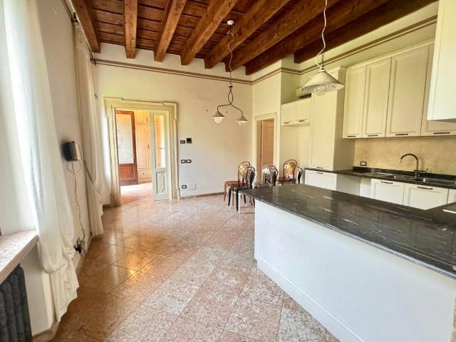 Villa Indipendente in vendita a Bussolengo, Veneto