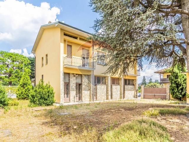 Villa Indipendente in vendita a Busto Arsizio, Lombardia