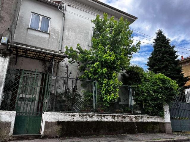 Villa Indipendente in vendita a Santi Apostoli, Busto Arsizio