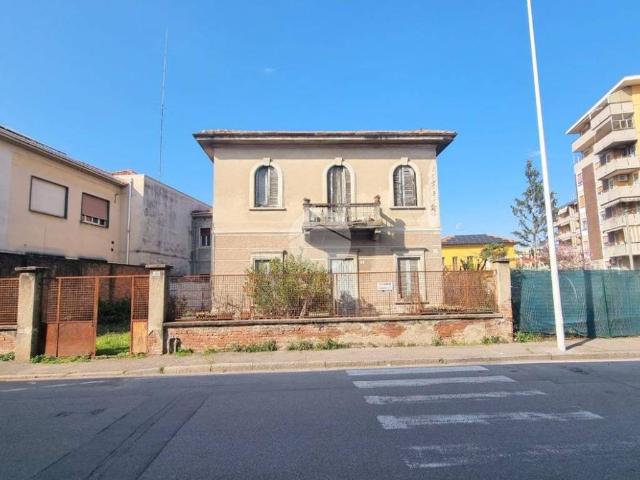 Villa Indipendente in vendita a Busto Arsizio, Lombardia