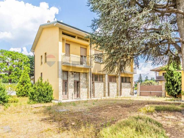 Villa Indipendente in vendita a Busto Arsizio, Lombardia