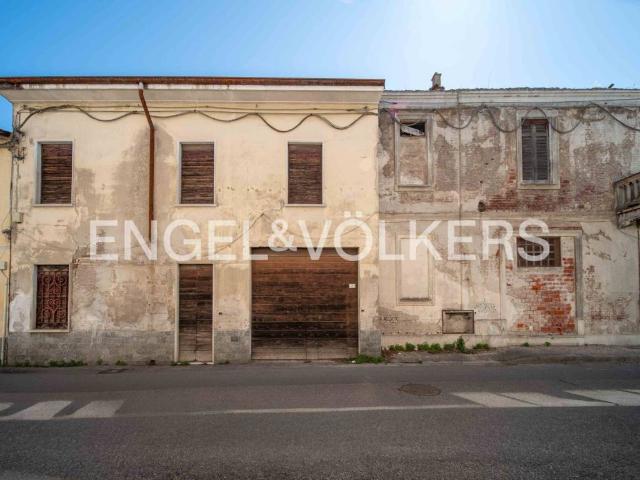 Villa Indipendente in vendita a Busto Arsizio, Lombardia