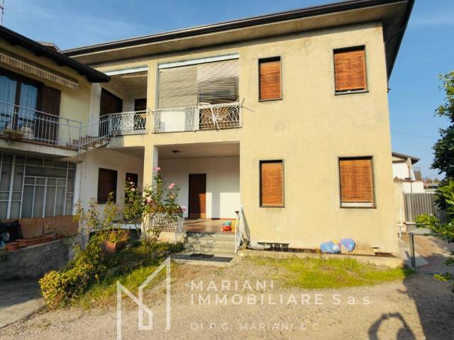 Villa Indipendente in vendita a Busto Arsizio, Lombardia