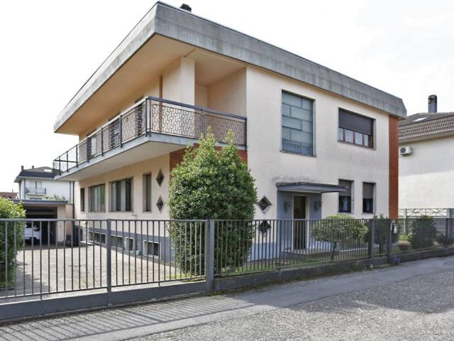 Villa Indipendente in vendita a Busto Arsizio, Lombardia