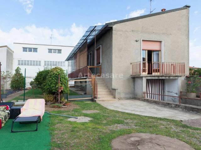 Villa Indipendente in vendita a Busto Garolfo, Milano