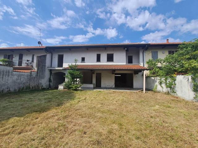 Villa Indipendente in vendita a Busto Garolfo, Lombardia