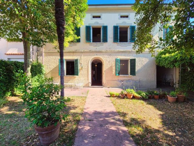 Villa Indipendente in vendita a Cascine di Buti, Buti