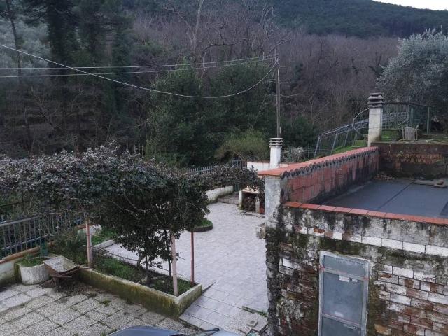 Villa Indipendente in vendita a Buti, Toscana