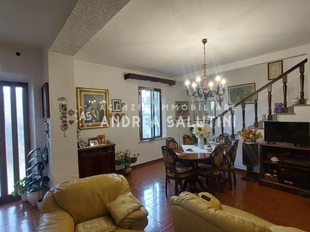 Villa Indipendente in vendita a Cascine di Buti, Buti