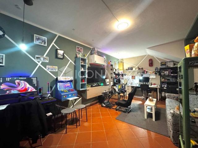Villa Indipendente in vendita a Cascine di Buti, Buti