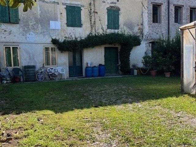 Villa Indipendente in vendita a Buttrio, Friuli-Venezia Giulia