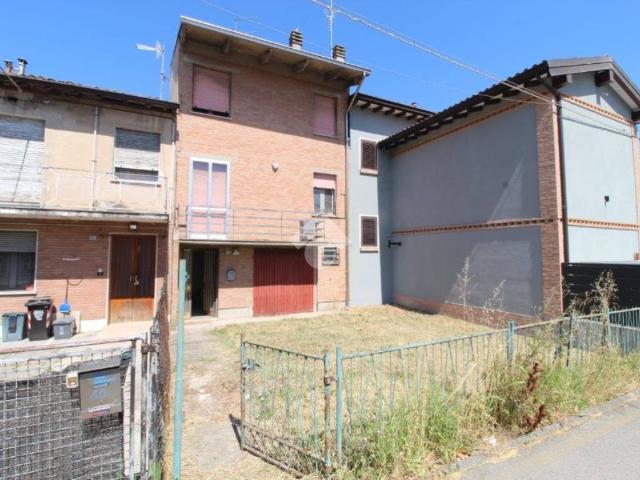 Villa Indipendente in vendita a Terra di Mezzo, Re