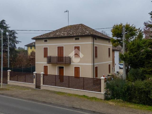 Villa Indipendente in vendita a Terra di Mezzo, Re