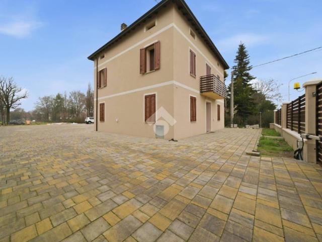 Villa Indipendente in vendita a Terra di Mezzo, Re