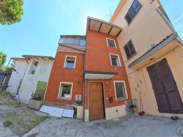 Villa Indipendente in vendita a Terra di Mezzo, Re