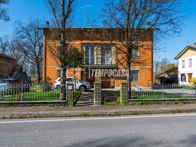 Villa Indipendente in vendita a Terra di Mezzo, Re