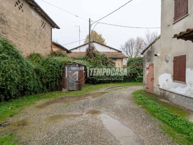 Villa Indipendente in vendita a Terra di Mezzo, Re
