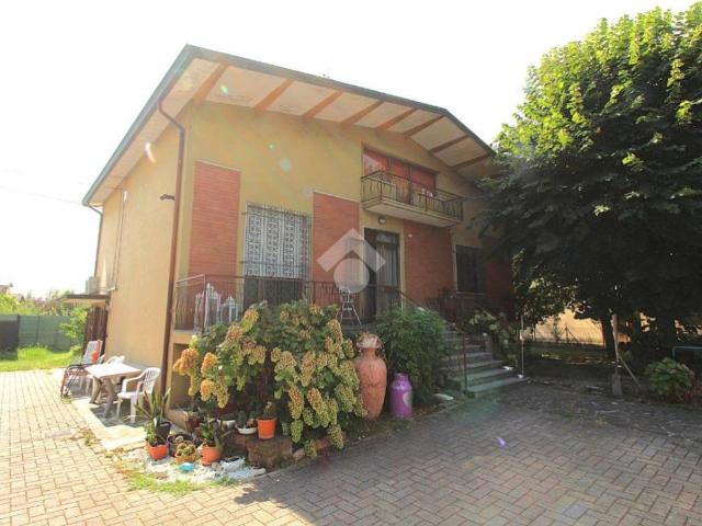 Villa Indipendente in vendita a Terra di Mezzo, Re