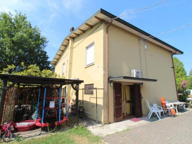 Villa Indipendente in vendita a Terra di Mezzo, Re