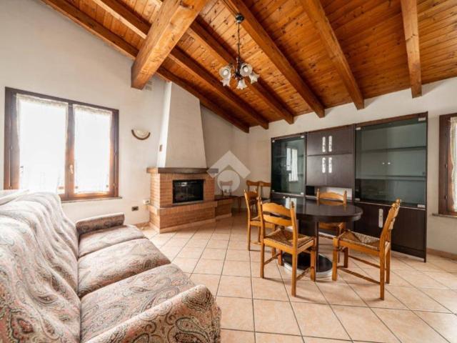 Villa Indipendente in vendita a Terra di Mezzo, Re