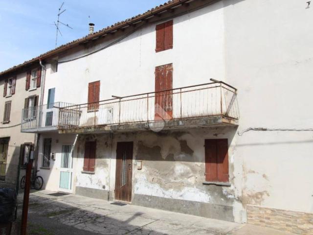 Villa Indipendente in vendita a Terra di Mezzo, Re