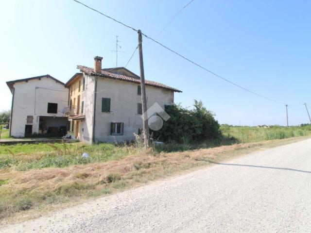 Villa Indipendente in vendita a Terra di Mezzo, Re