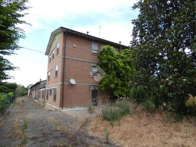 Villa Indipendente in vendita a Terra di Mezzo, Re