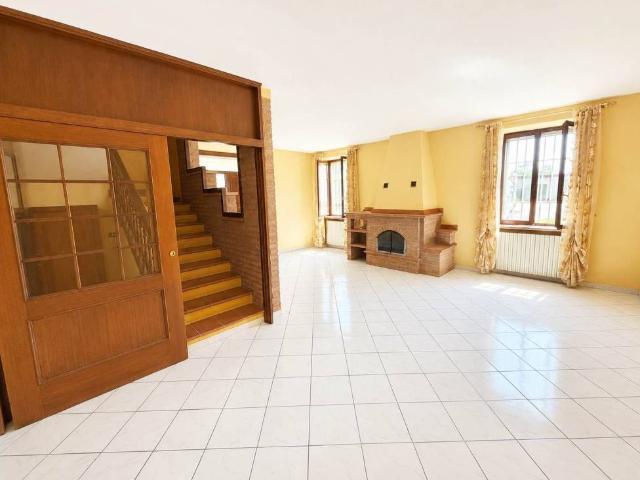 Villa Indipendente in vendita a Cadeo, Reggio Emilia
