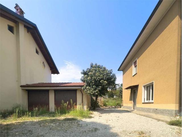 Villa Indipendente in vendita a Cadrezzate con Osmate, Cadrezzate