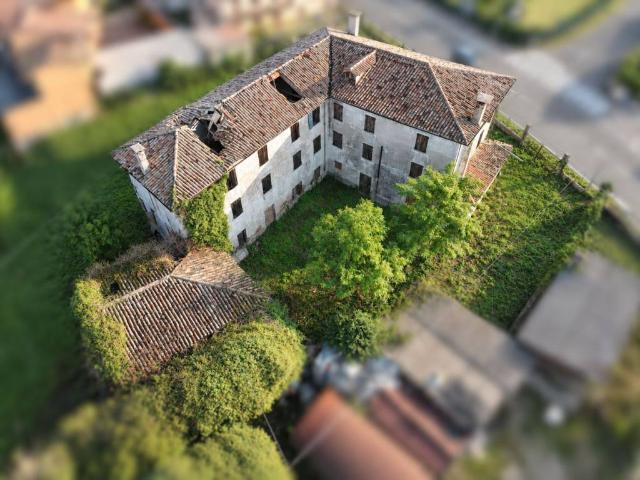 Villa Indipendente in vendita a Caerano di San Marco, Treviso