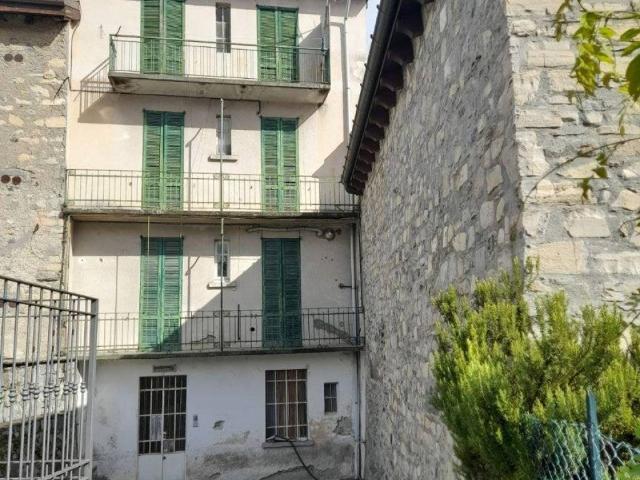 Villa Indipendente in vendita a Caglio, Lombardia