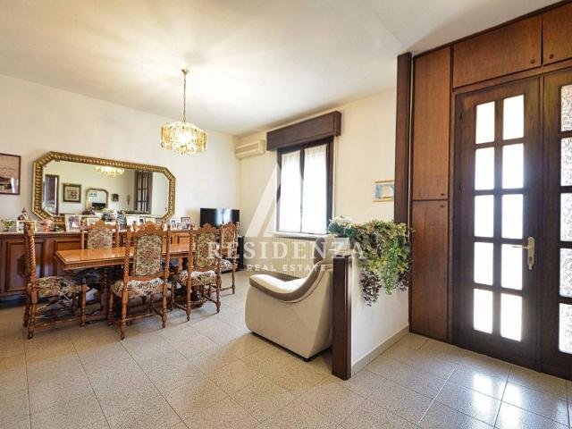 Villa Indipendente in vendita a Cairate, Lombardia