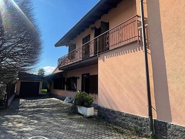 Villa Indipendente in vendita a Cairate, Lombardia