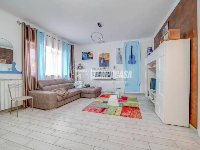 Villa Indipendente in vendita a Cairate, Lombardia