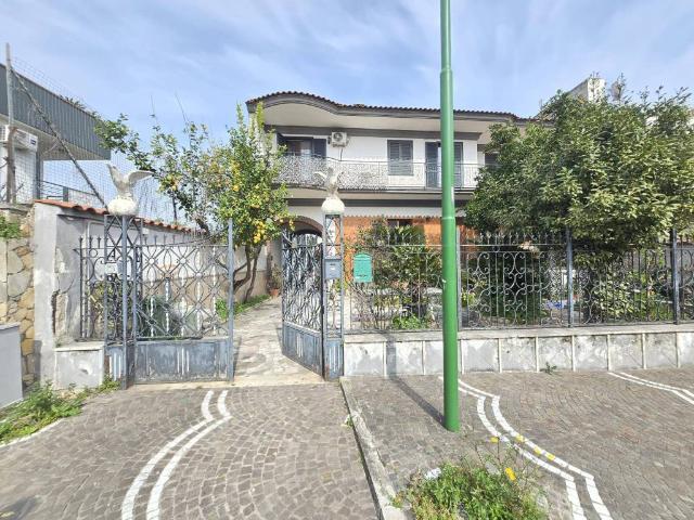 Villa Indipendente in vendita a Caivano, Campania