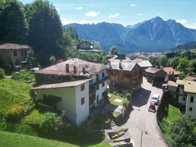 Villa Indipendente in vendita a Calalzo Di Cadore, Veneto