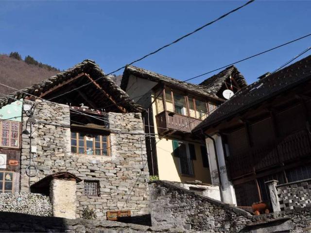 Villa Indipendente in vendita a Bannio Anzino, Piemonte