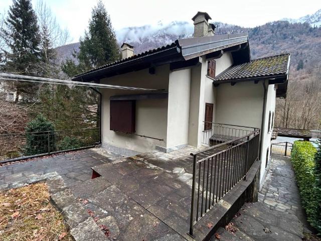 Villa Indipendente in vendita a Bannio Anzino, Piemonte