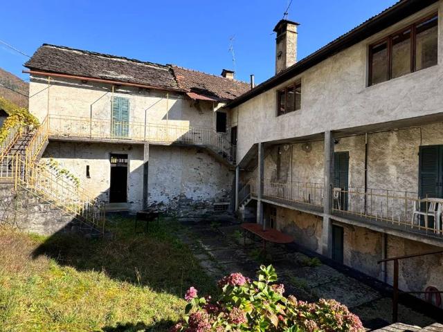 Villa Indipendente in vendita a Bannio Anzino, Piemonte