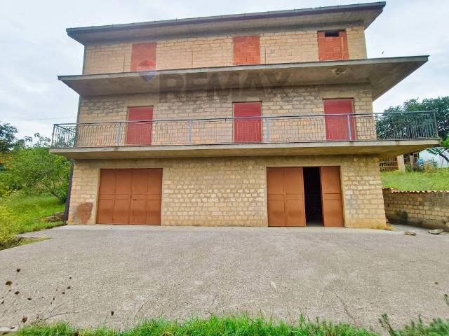 Villa Indipendente in vendita a Calascibetta, Sicilia