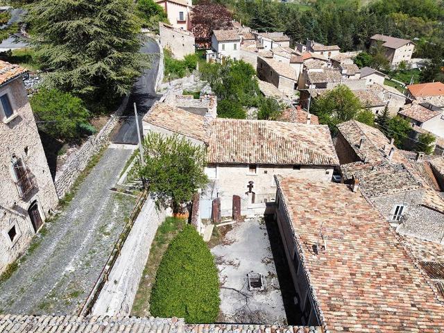 Villa Indipendente in vendita a Calascio, Abruzzo