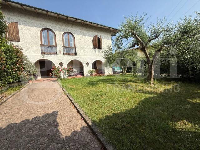Villa Indipendente in vendita a Chiesino, Pontedera
