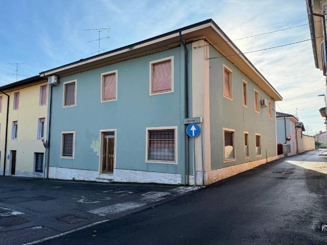 Villa Indipendente in vendita a Calcinato, Lombardia