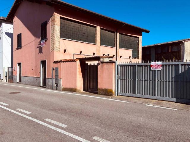 Villa Indipendente in vendita a Calcio, Lombardia