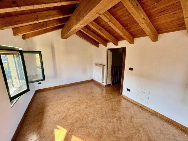 Villa Indipendente in vendita a Calendasco, Reggio Emilia