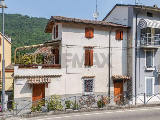 Villa Indipendente in vendita a Calestano, Reggio Emilia