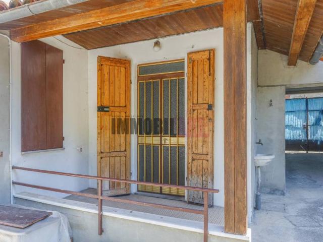 Villa Indipendente in vendita a Calestano, Reggio Emilia